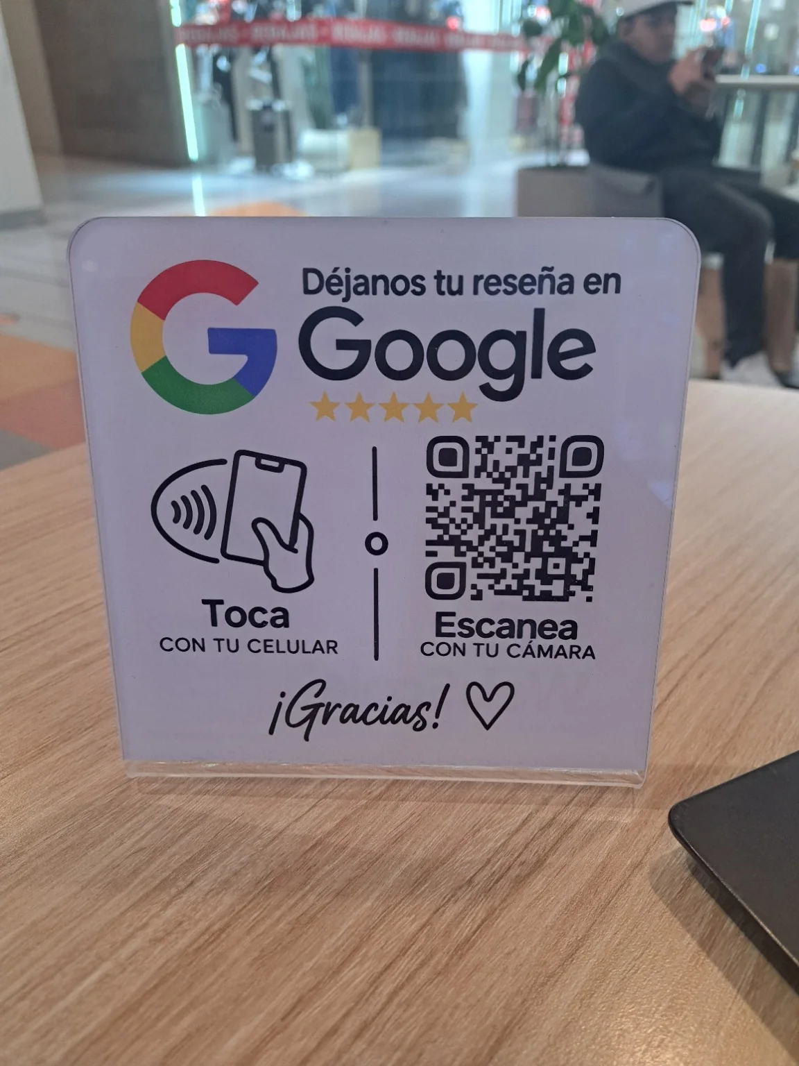 Placa WebScale con NFC y código QR para solicitar reseñas en Google